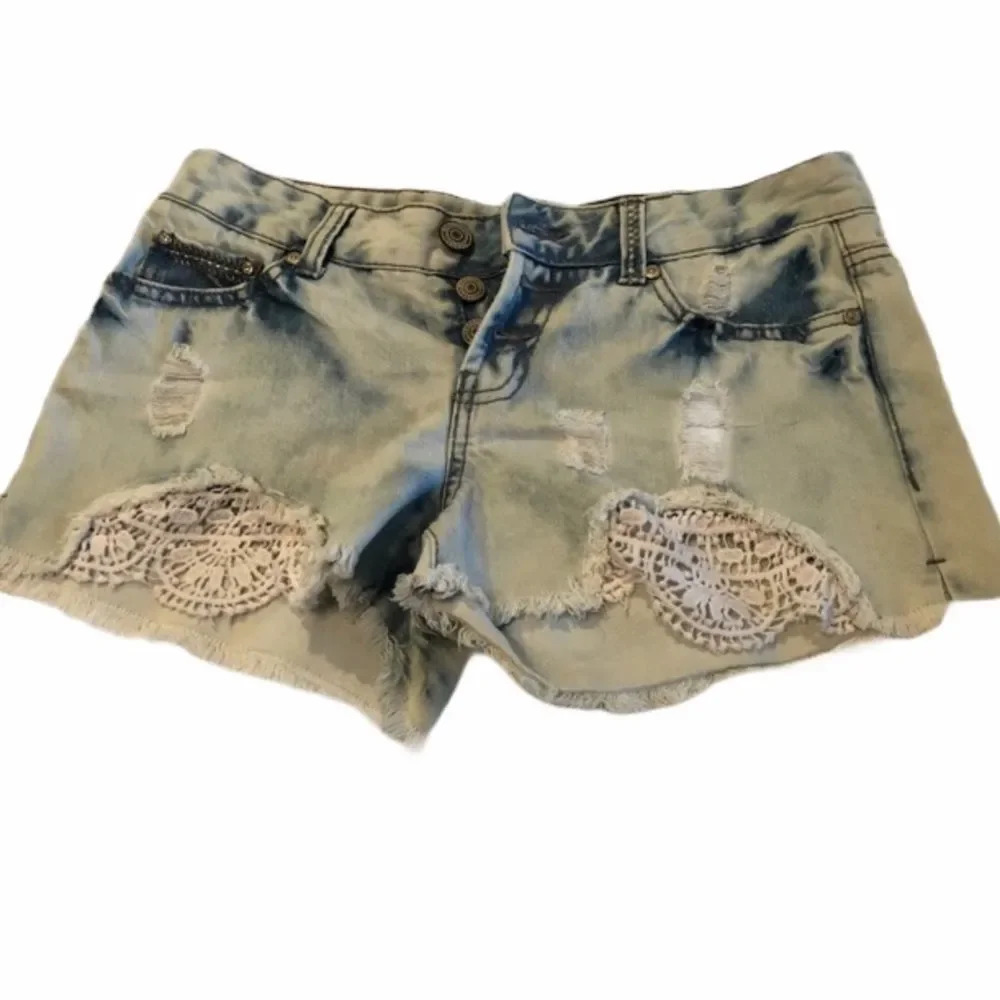 Amethyst Distressed Mid-rise Lace Cut-offs